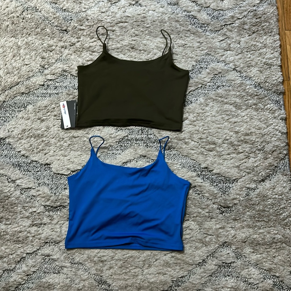 Tank top cropped , nice material